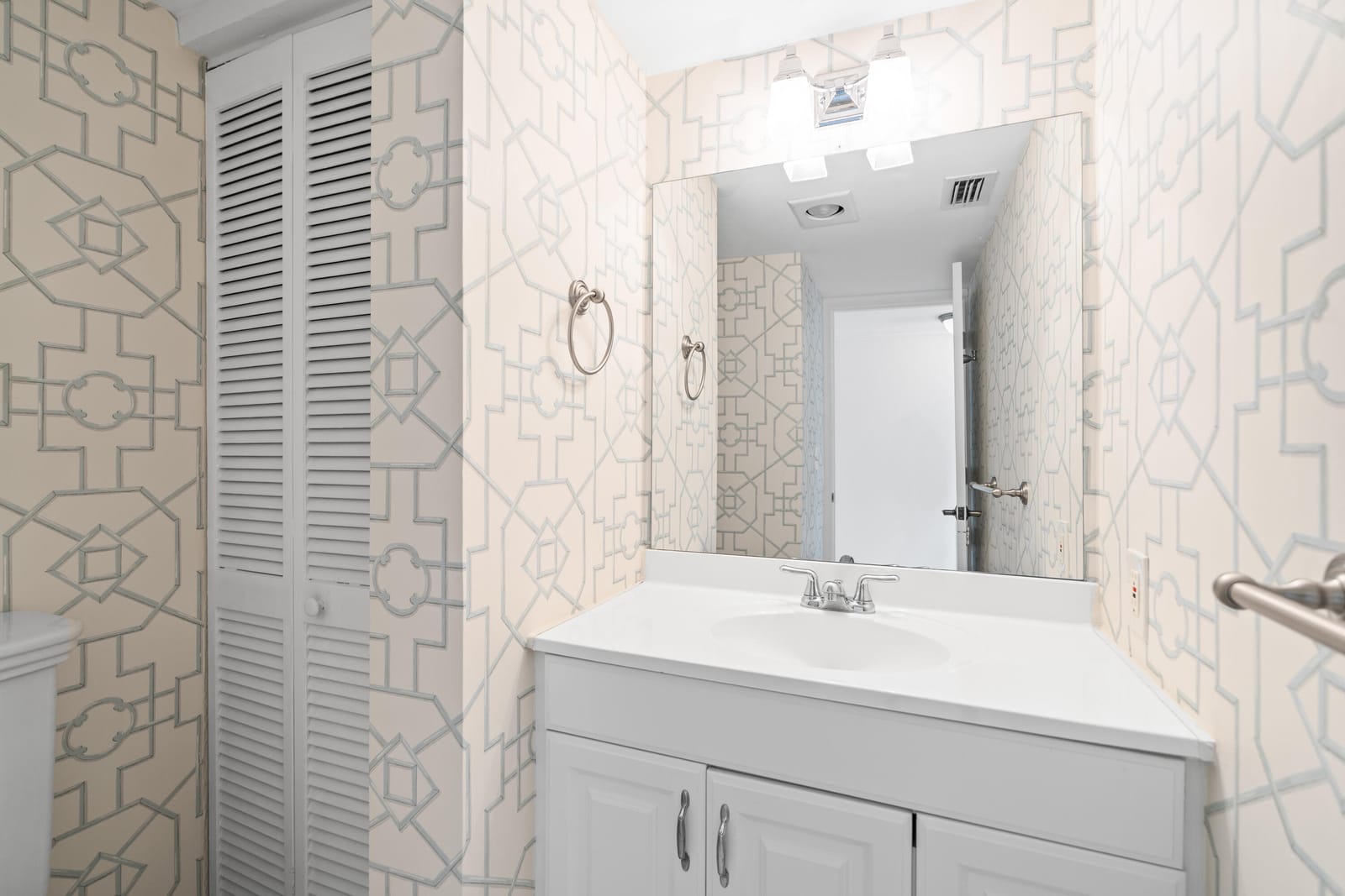 800 Jeffery Street 208 — photo 10
