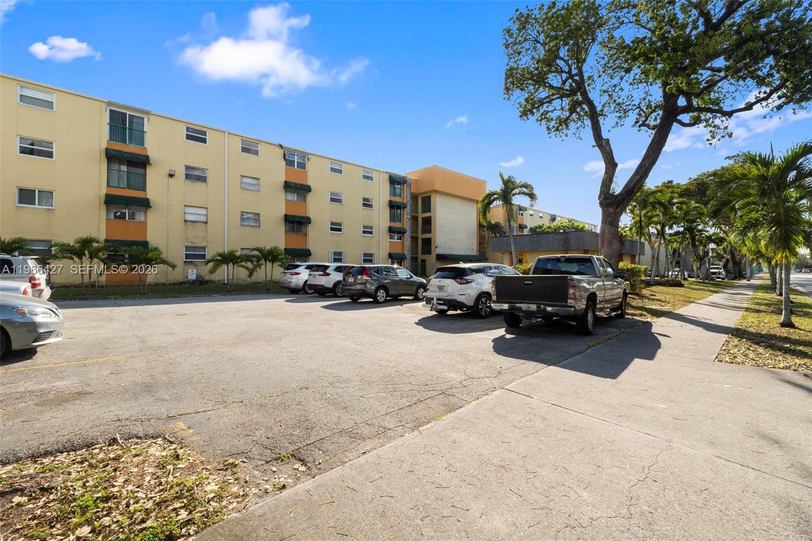 606 W 81st Street 302, Hialeah, FL 33014, Hialeah