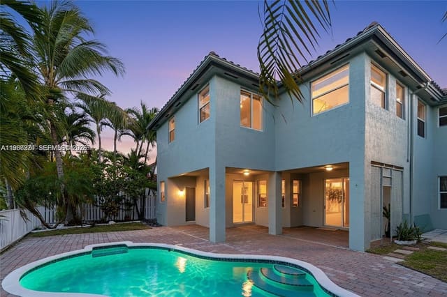 6425 SW 164th Avenue, sold in Crestview Lakes, Miami, FL