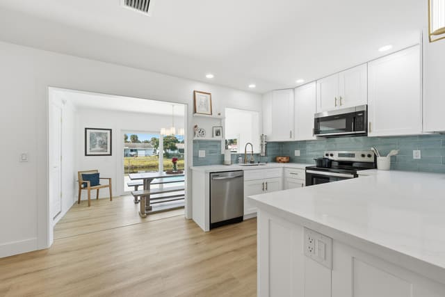 533 Riverside Drive, Palm Beach Gardens, FL 33410