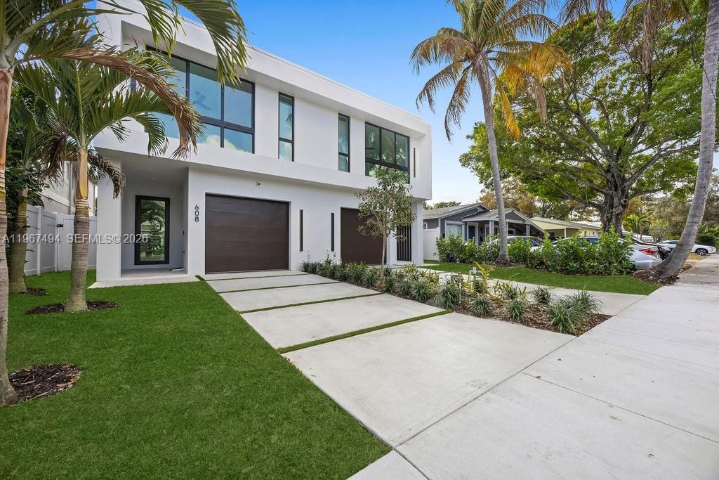 608 SW 16th Court — photo 2