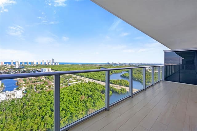 16385 Biscayne Boulevard 3020, North Miami Beach, FL 33160