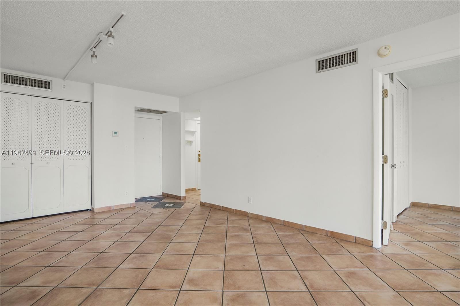 20500 W Country Club Drive 607 — photo 12