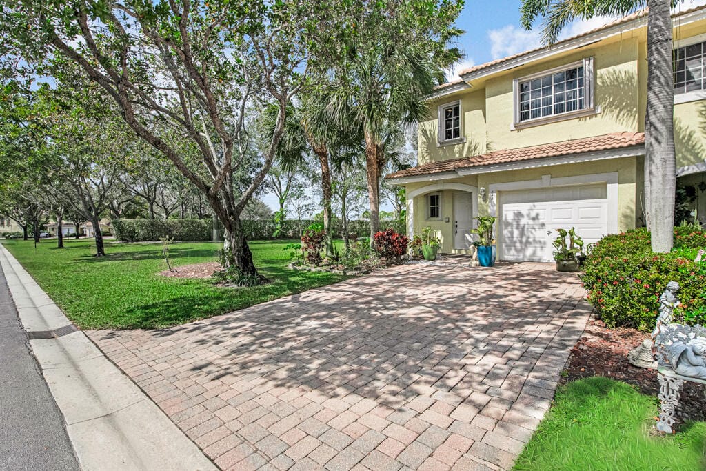 845 Imperial Lake Road, West Palm Beach, FL 33413 photo 2