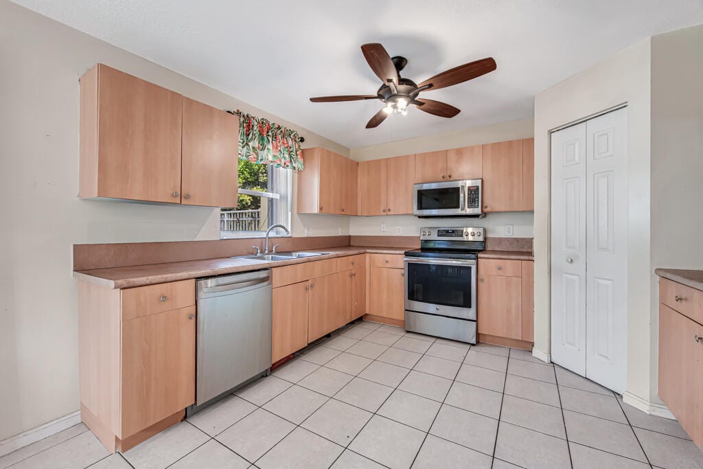 845 Imperial Lake Road, West Palm Beach, FL 33413 photo 14