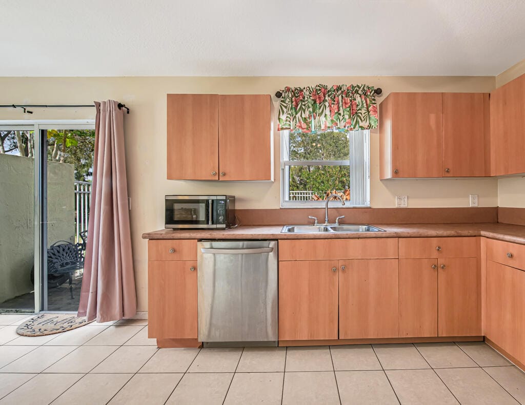 845 Imperial Lake Road, West Palm Beach, FL 33413 photo 16