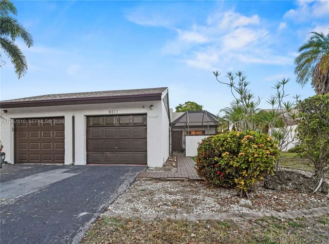 9311 Wedgewood Drive A19, Tamarac, FL 33321