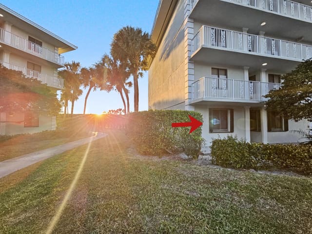 2811 Village Boulevard 101, sold in Whitehall Village, West Palm Beach, FL