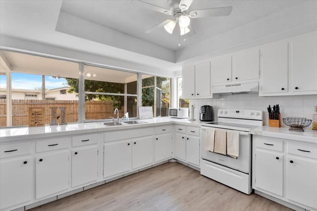 3300 NW 33rd Court, sold in Lauderdale Lakes Northgat, Lauderdale Lakes, FL