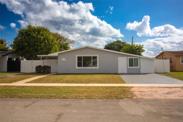 6540 Garfield Street, sold in Fleetwood Manor, Hollywood, FL