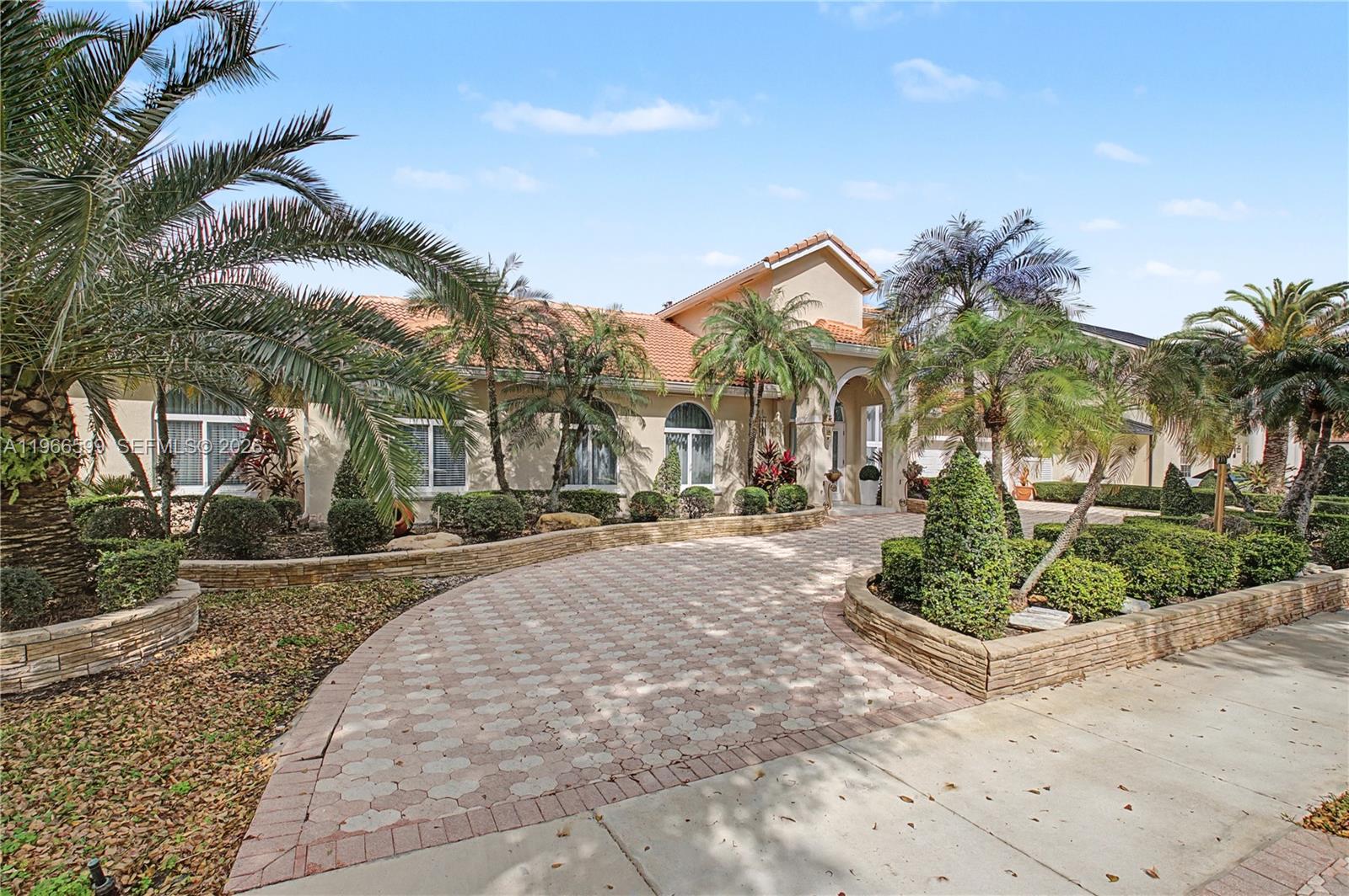 8305 NW 157th Terrace, Miami Lakes, FL 33016 photo 2