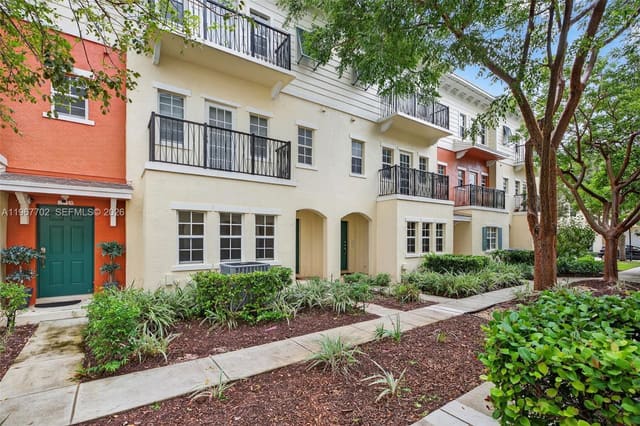 617 SW 1st Avenue, Pompano Beach, FL 33060