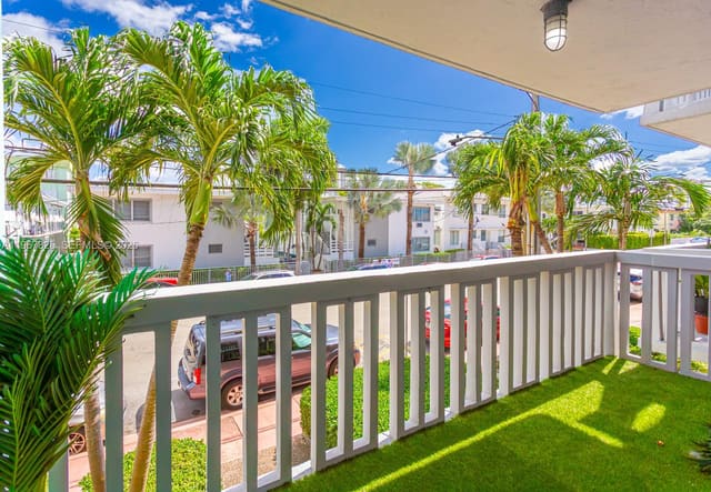 7620 Carlyle Avenue 205, sold in Carlyle Plaza Condo, Miami Beach, FL
