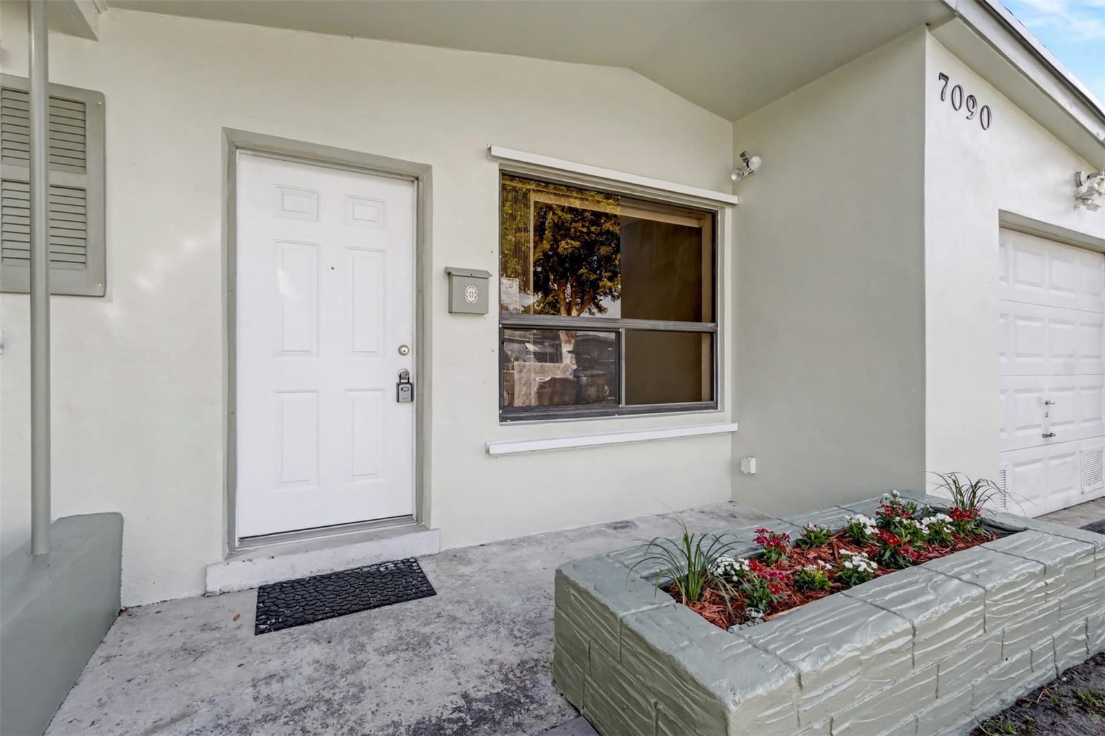 7090 Scott Street — photo 3