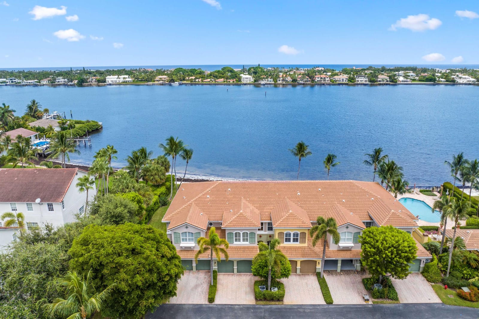 132 Las Brisas Circle, Hypoluxo, FL 33462 photo 2