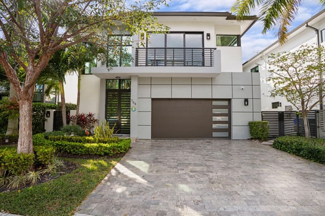 764 Lake Trail, Delray Beach, FL 33483