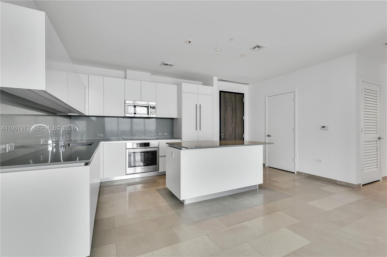68 SE 6th Street 4110, Miami, FL 33131 photo 3
