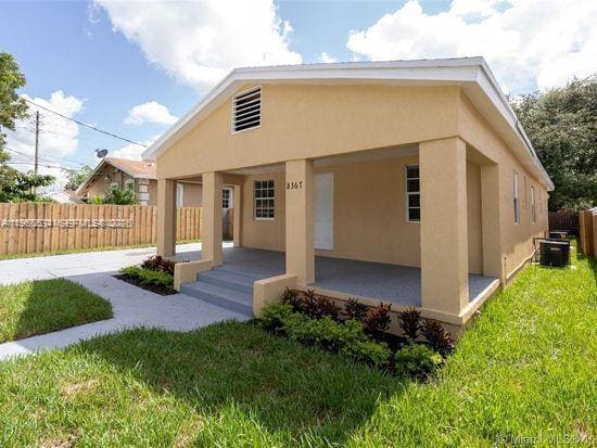 8367 NW 14th, sold in Gladeside Park, Miami, FL