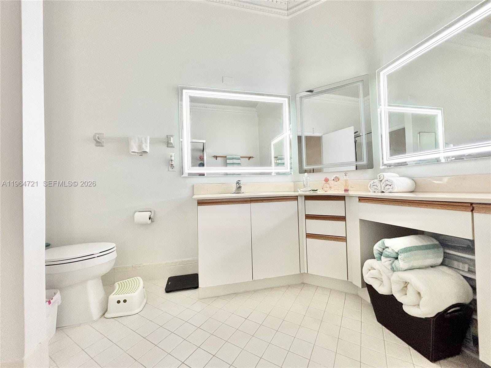 5258 Europa Drive H — photo 10