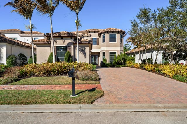 259 SE Calmo Circle, Port St. Lucie, FL 34984