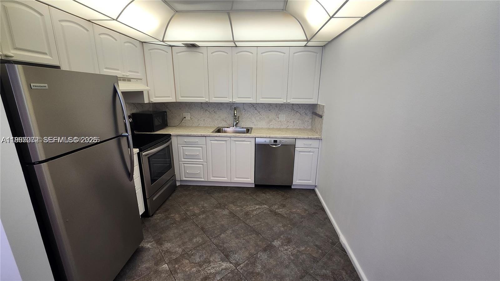 4065 N Lyndhurst N 4065 4065 — photo 2