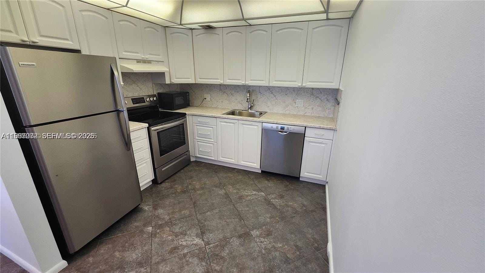 4065 N Lyndhurst N 4065 4065 — photo 3