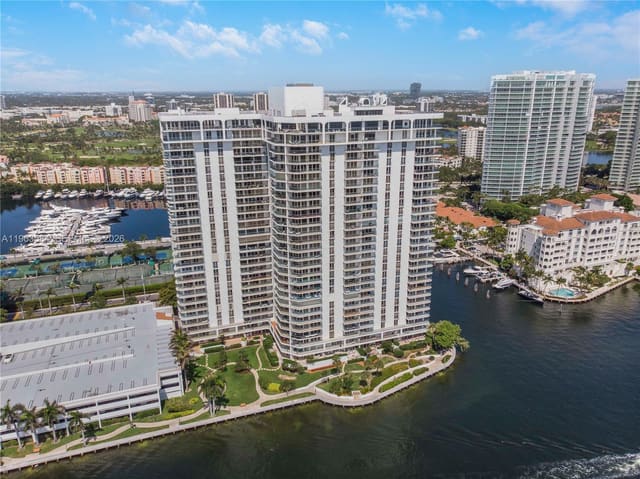 19707 Turnberry Way 8B, Aventura, FL 33180
