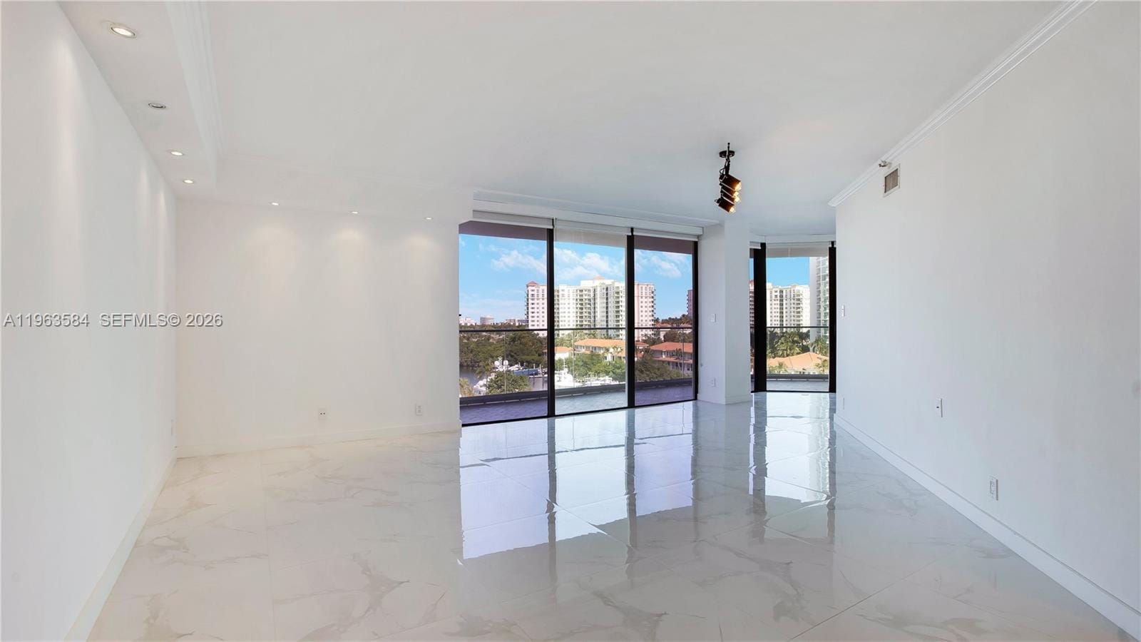 19707 Turnberry Way 8B, Aventura, FL 33180 photo 3