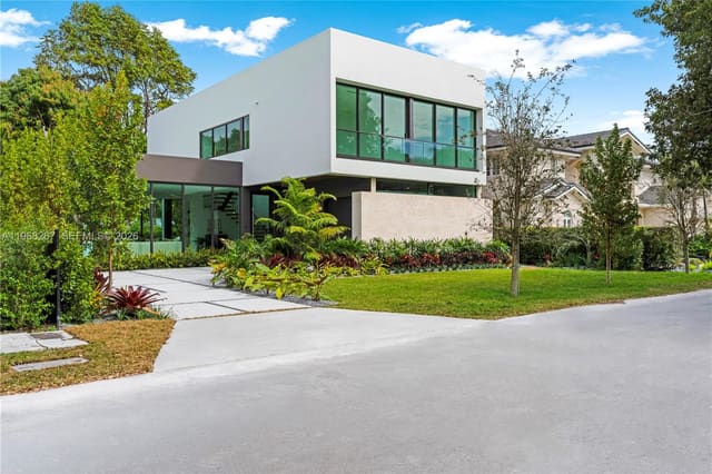 4081 Hardie Avenue, sold in Amd Pl Of Bonita Park, Miami, FL
