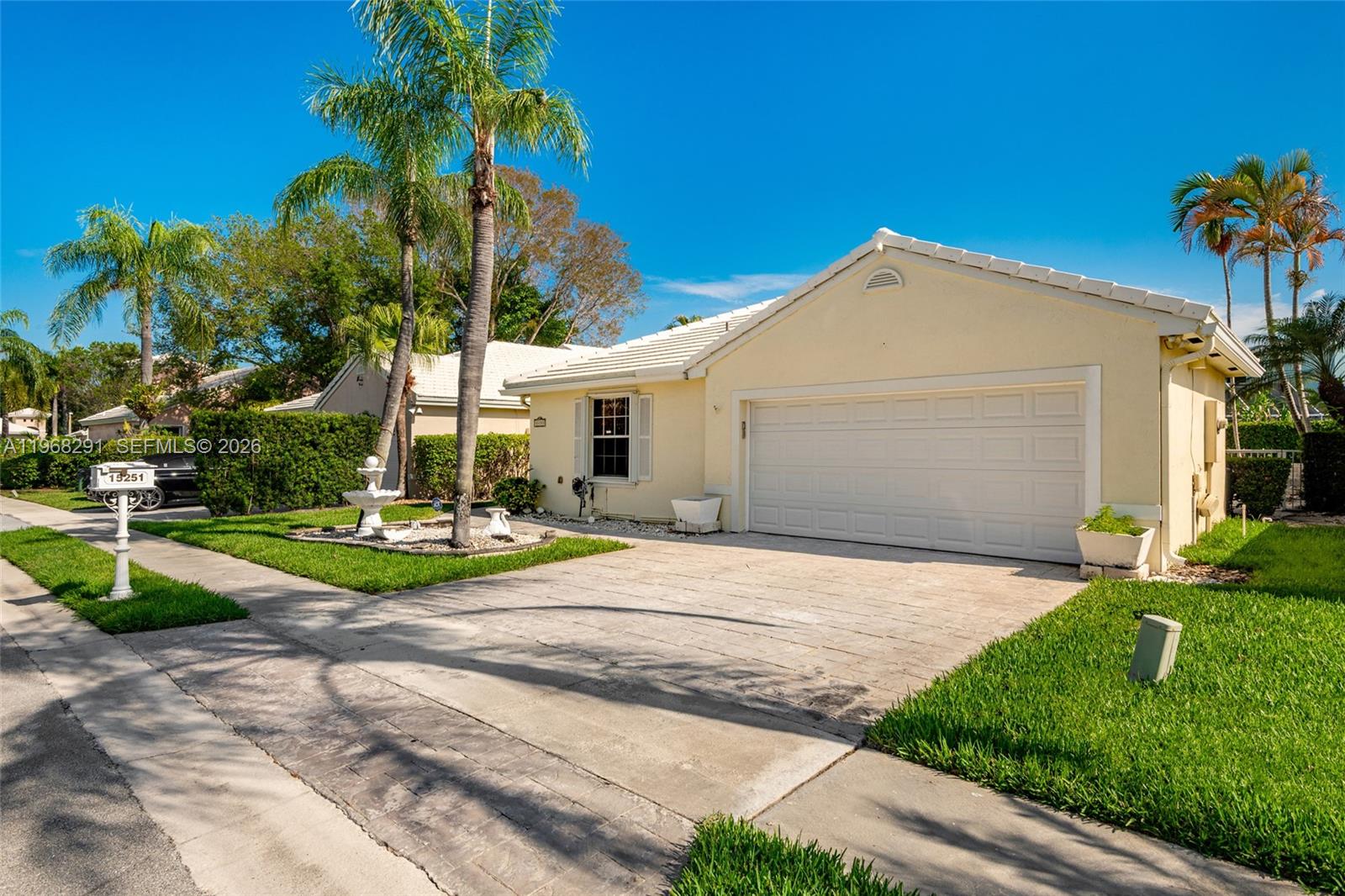 15251 Wilshire Way, Pembroke Pines, FL 33027, Pembroke Pines