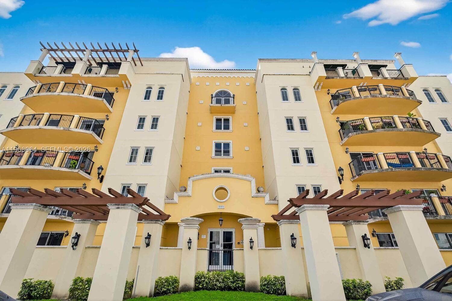 322 Madeira Avenue 304, Coral Gables, FL 33134 photo 2