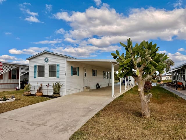 1601 Us Highway 441 Highway SE 108, sold in Oasis Village, Okeechobee, FL