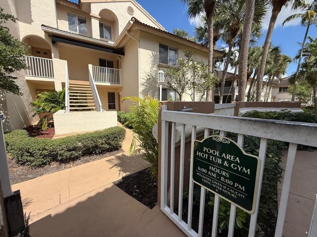 16206 Glenmoor Drive 206, sold in Sterling Villages Of Palm, West Palm Beach, FL