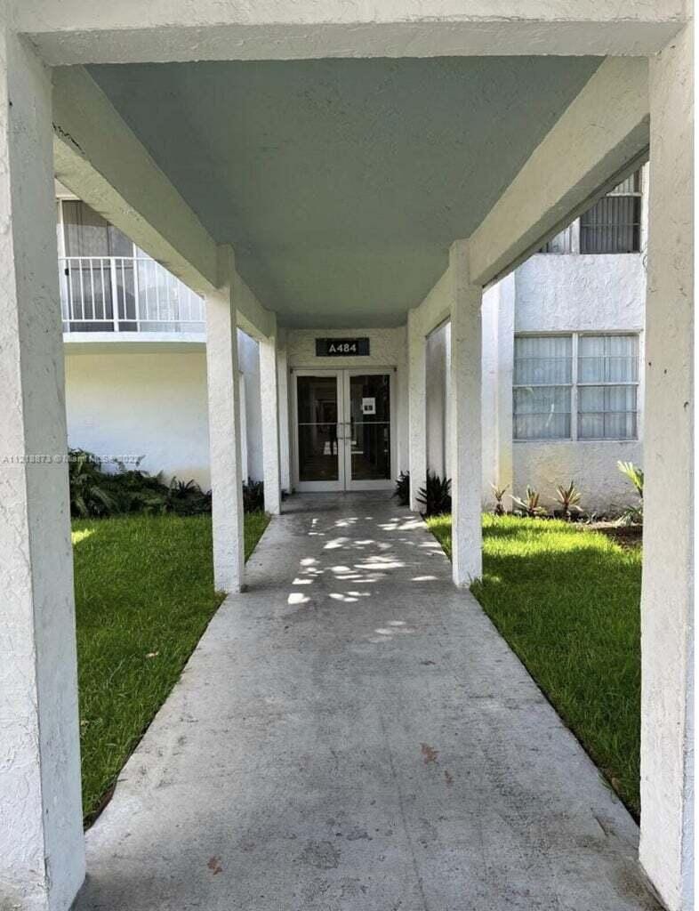 484 NW 165th St Road A-211 — photo 8