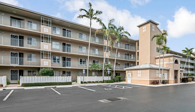 12565 Imperial Isle Drive 208, Coral Cove, Boynton Beach, FL