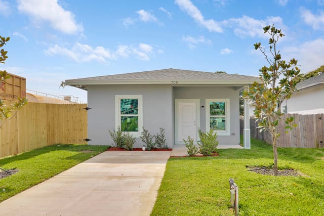 706 21st Street, sold in Washington Heights, West Palm Beach, FL