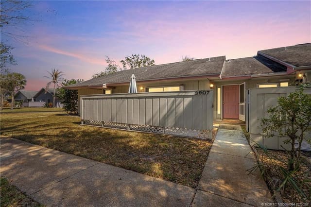3907 NW Cinnamon Tree Circle, Jensen Beach, FL 34957