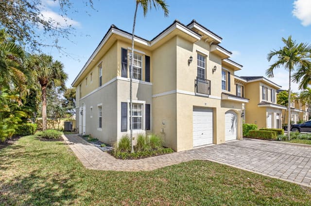 21 Largo Way, sold in Largo Pointe, Boynton Beach, FL