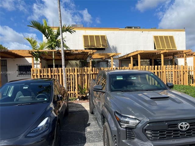1218 SW 131st Place Circle W, sold in Trail Run Sec 2, Miami, FL