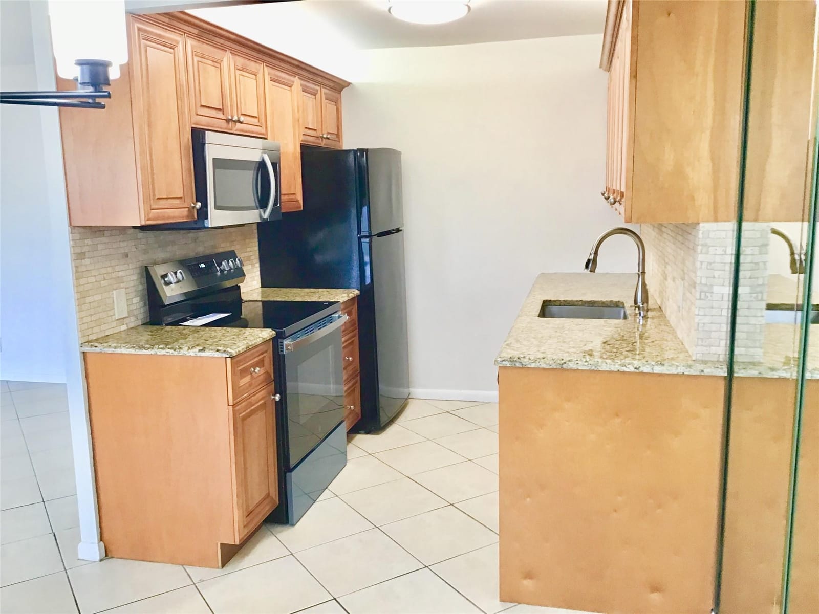 2035 Exeter B 2035 — photo 4