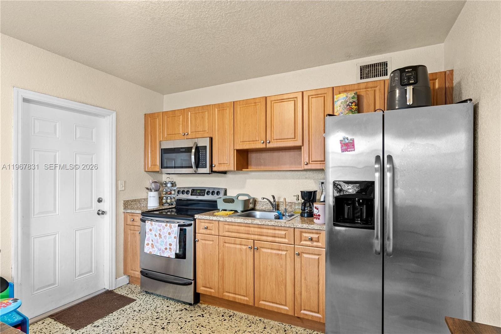 911 NW 22nd Place, Miami, FL 33125 photo 14