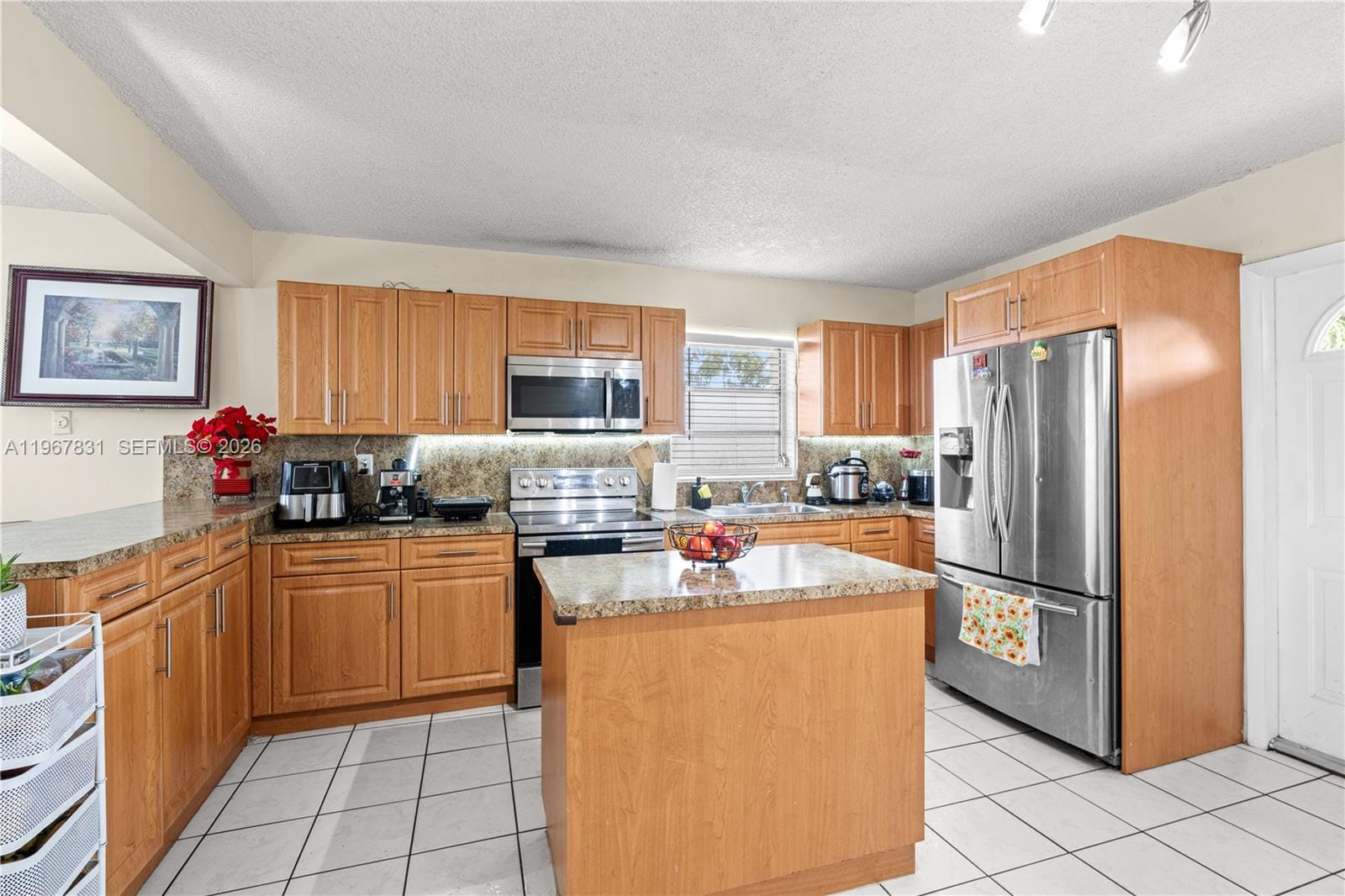 911 NW 22nd Place, Miami, FL 33125 photo 30