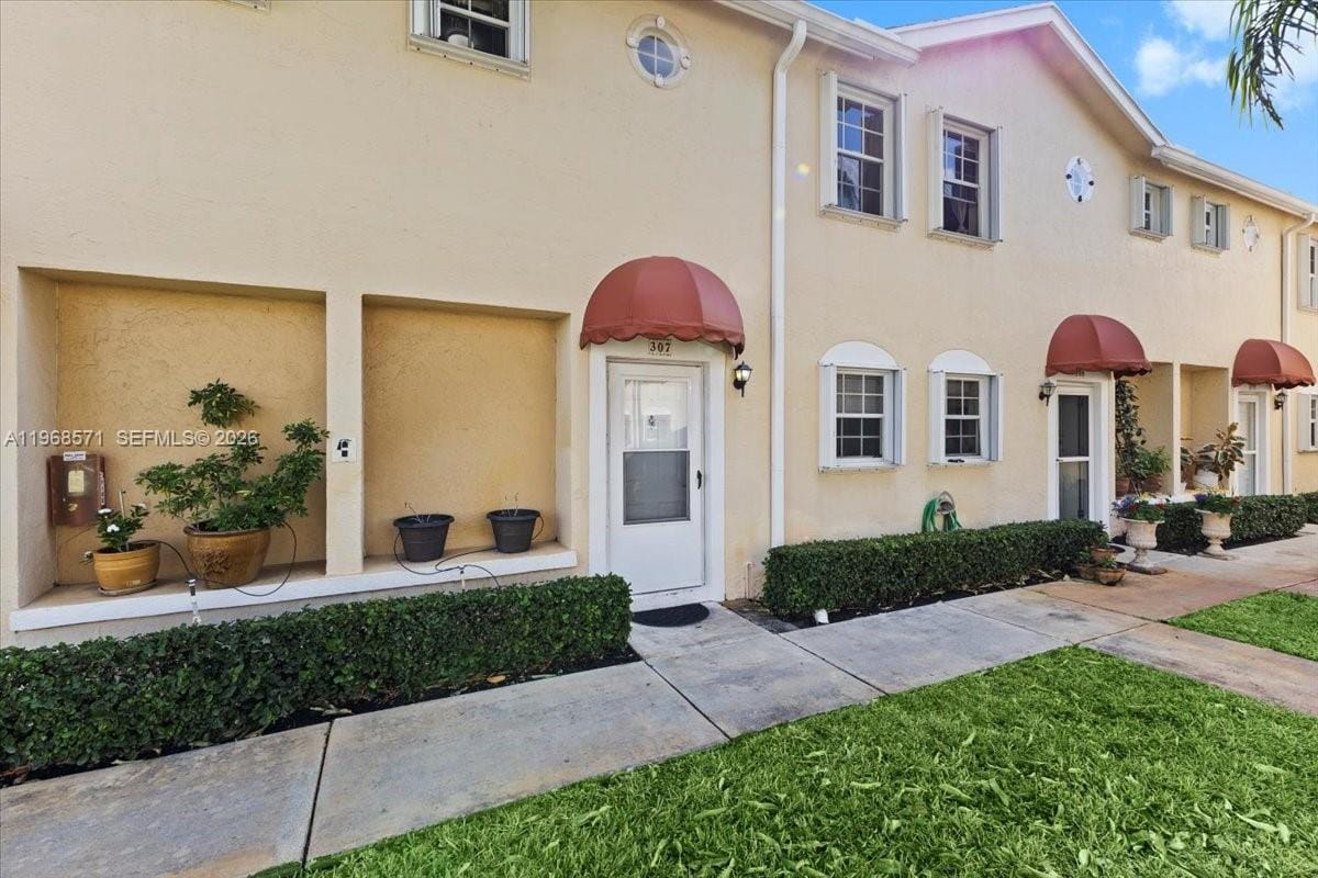 307 Waterside Drive — photo 3
