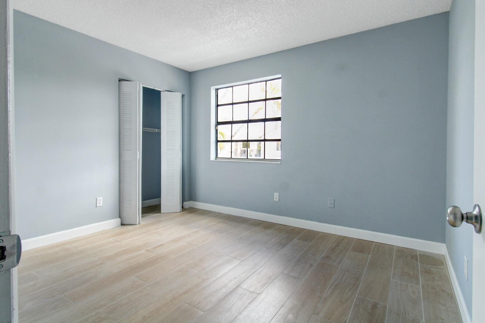 960 N Franklin Avenue 960d — photo 10