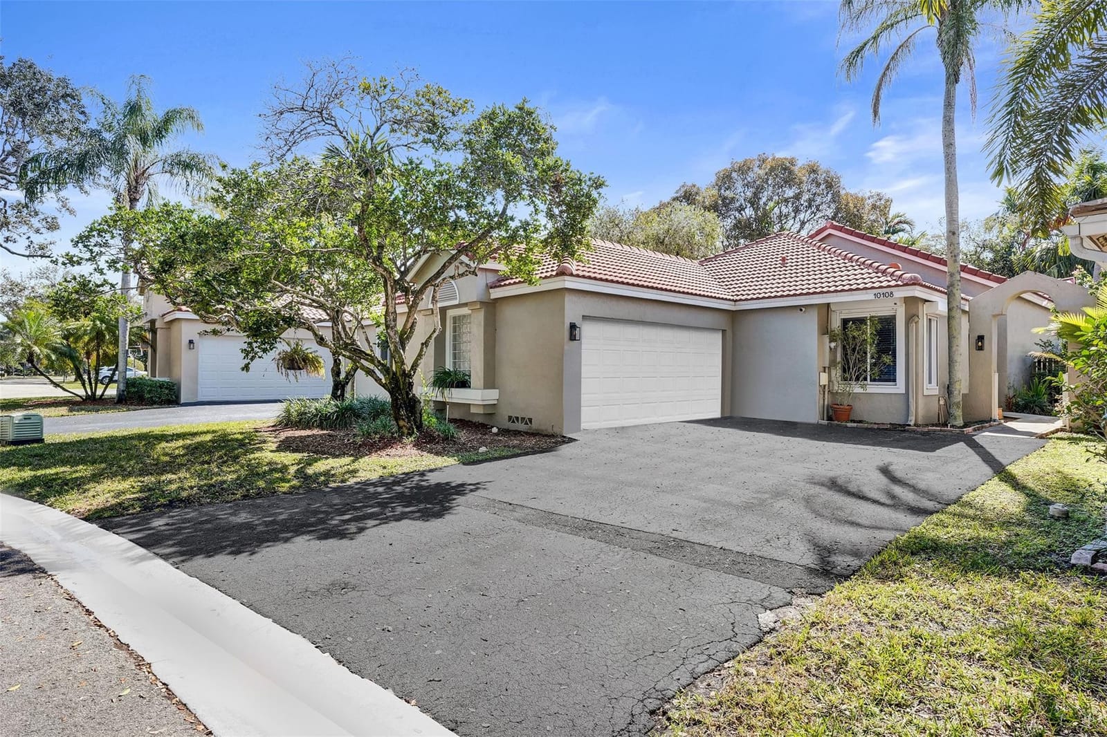 10108 NW 4th Street — photo 2