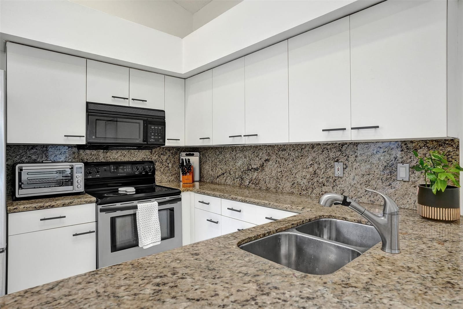 10108 NW 4th Street — photo 11