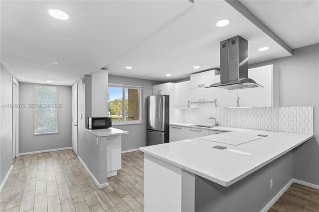 201 Lakeview Drive 203, sold in Racquet Club Apartments A, Weston, FL