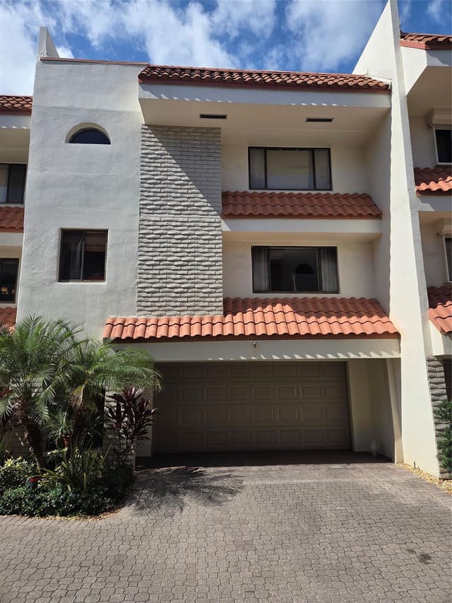 1401 NE 9th Street 65, sold in Victoria Park Place, Fort Lauderdale, FL