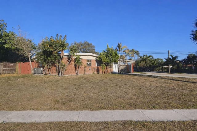 12212 Acapulco Avenue, sold in Palm Beach Cabana Colony 1, Palm Beach Gardens, FL