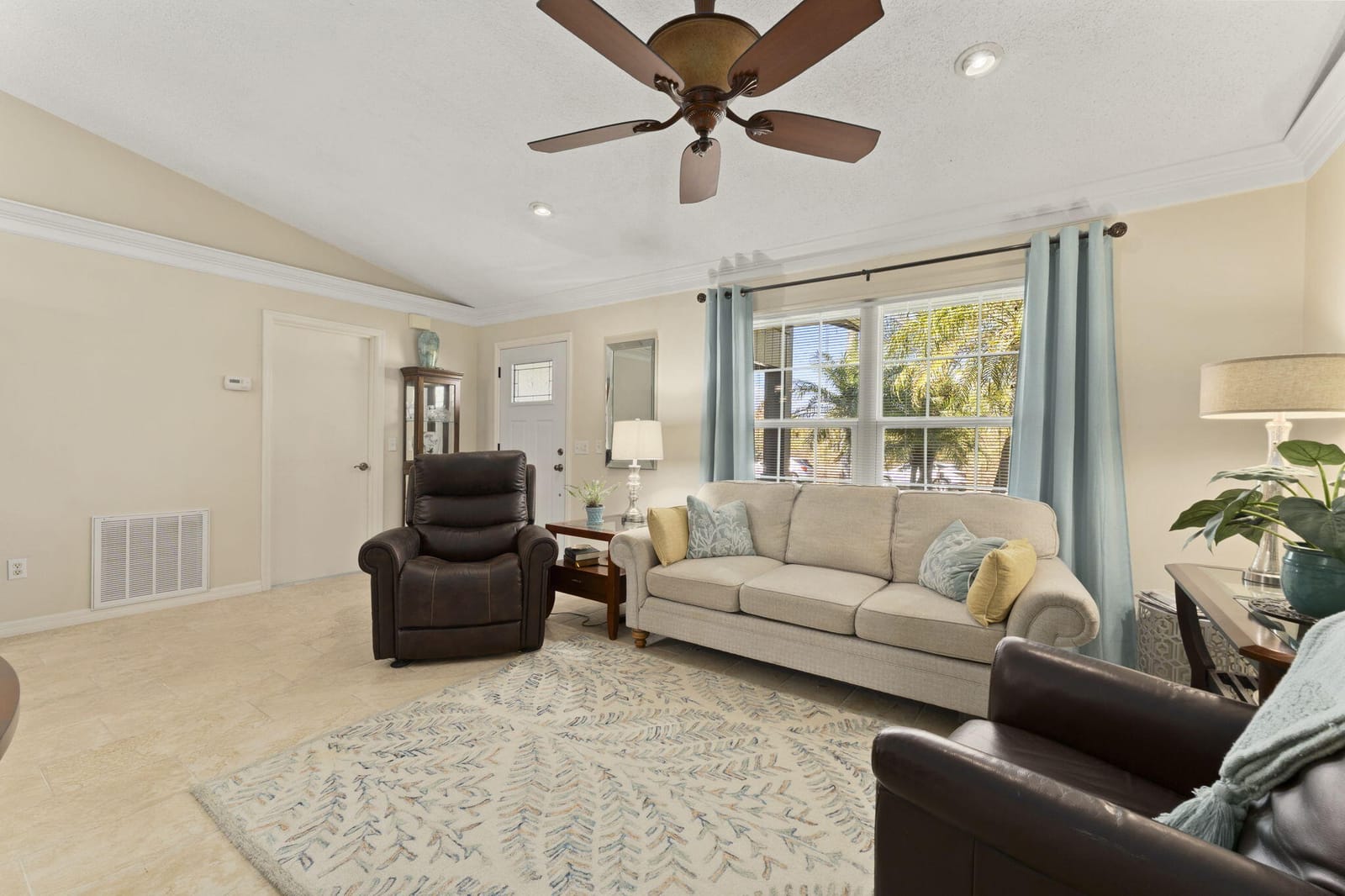 726 NW Placid Avenue — photo 5